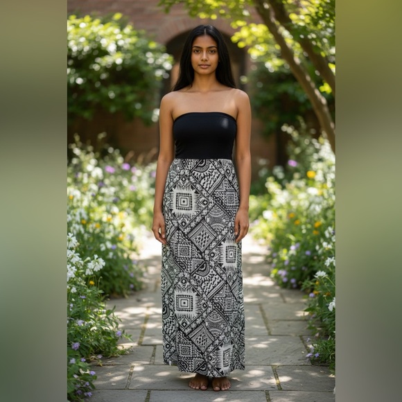 Almost Famous Dresses & Skirts - Almost Famous Women Black White Print Tube Non Slip Top Maxi Dress Size Medium